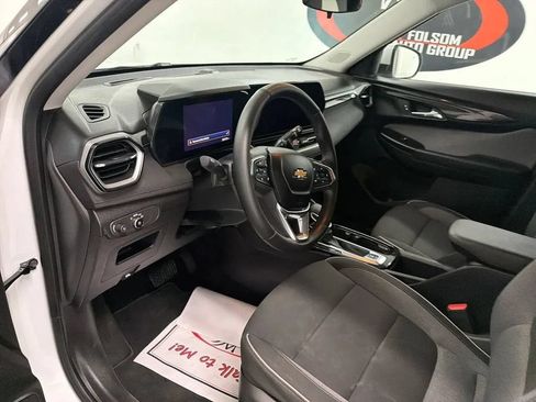 Used 2024 Chevrolet TrailBlazer LT w/ LT Cold Weather Package FWD image 8