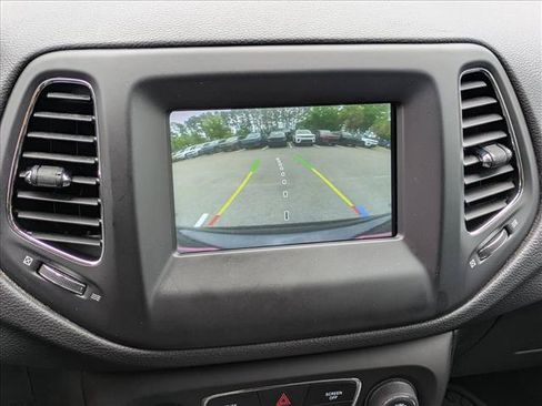Used 2019 Jeep Compass Latitude w/ Popular Equipment Group AWD/4WD image 12