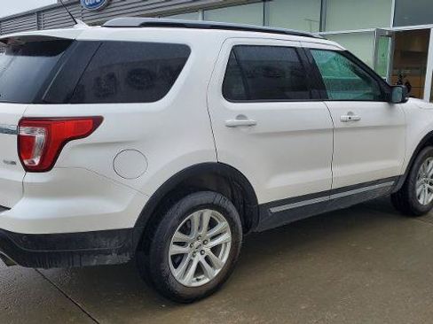 Certified 2018 Ford Explorer XLT w/ Equipment Group 202A AWD/4WD image 3
