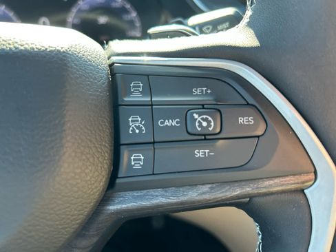 Used 2023 Jeep Grand Cherokee Limited image 26