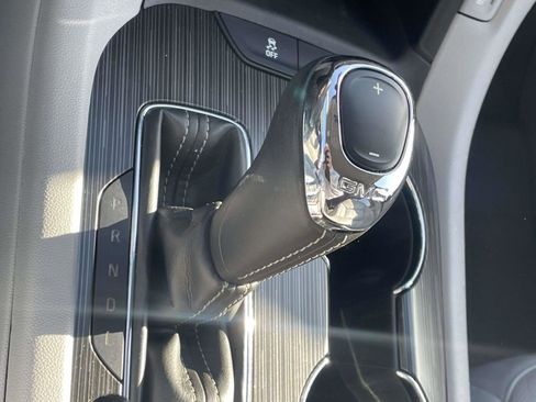 Used 2017 GMC Acadia SLT FWD image 19
