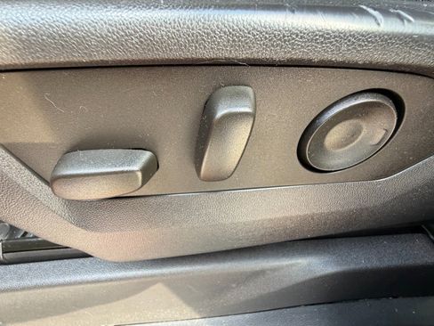 Used 2023 Chevrolet Silverado 1500 Custom image 8