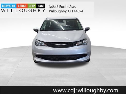 Used 2023 Chrysler Voyager LX FWD image 2