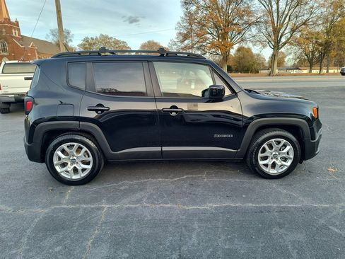 Used 2015 Jeep Renegade Latitude w/ Popular Equipment Group image 6