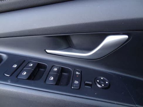 Used 2024 Hyundai Elantra SEL w/ Convenience Package FWD image 15