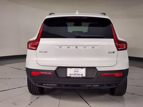 Certified 2026 Volvo XC40 B5 Plus AWD/4WD image 10