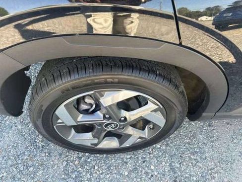 Used 2025 Hyundai Venue SEL FWD image 23