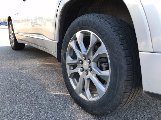 Used 2018 Chevrolet Traverse Premier w/ Driver Confidence II Package FWD image 12
