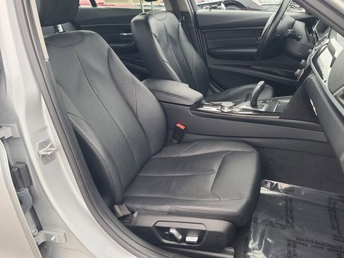 Used 2018 BMW 320i xDrive Sedan image 12