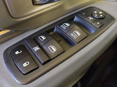 Used 2020 RAM 1500 Classic SLT w/ Luxury Group AWD/4WD image 27