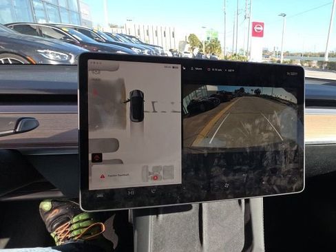 Used 2022 Tesla Model 3 Standard Range image 16