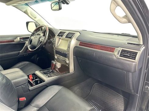 Used 2017 Lexus GX 460 image 31