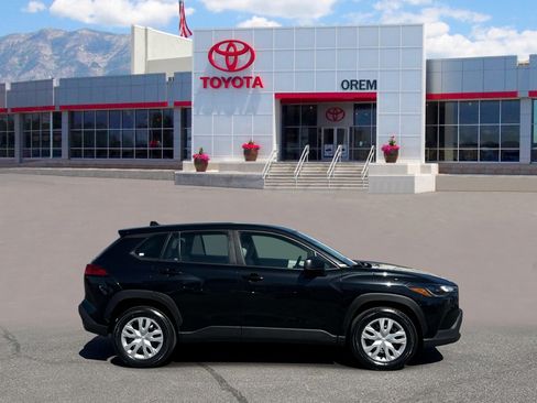Used 2024 Toyota Corolla Cross L FWD image 3