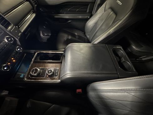 Used 2020 Ford Expedition Platinum image 30