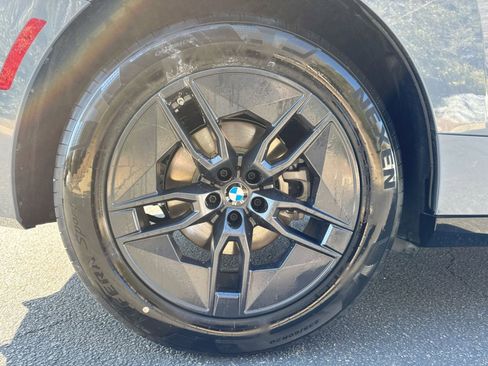 New 2026 BMW iX xDrive60 image 31