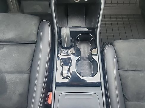 Used 2022 Volvo XC40 T5 R-Design w/ Advanced Package AWD/4WD image 23