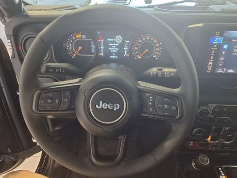 Used 2025 Jeep Wrangler Unlimited Rubicon AWD/4WD image 10