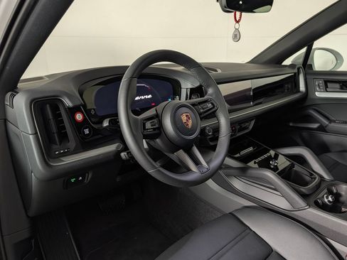 New 2026 Porsche Cayenne Coupe AWD/4WD image 4