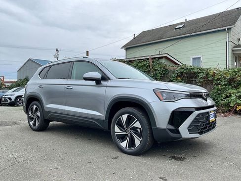 New 2025 Volkswagen Taos SE image 2