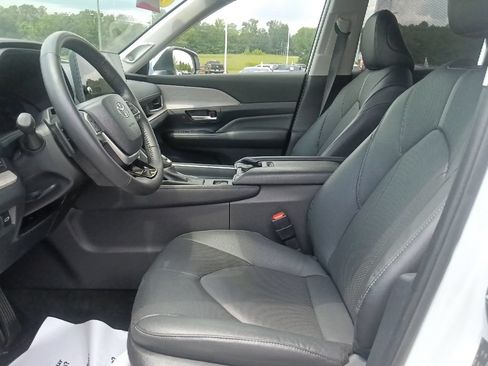 Used 2025 Toyota Grand Highlander AWD image 15