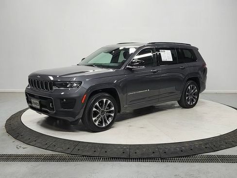 Used 2023 Jeep Grand Cherokee L Overland w/ Luxury Tech Group IV AWD/4WD image 3