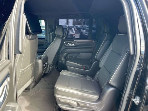 Used 2021 Chevrolet Suburban Premier w/ Premium Package image 12