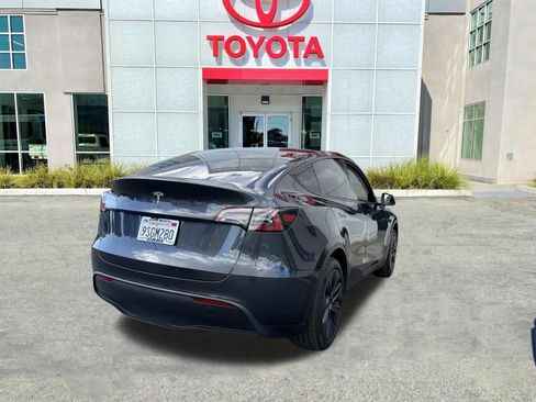 Used 2025 Tesla Model Y Long Range RWD image 7