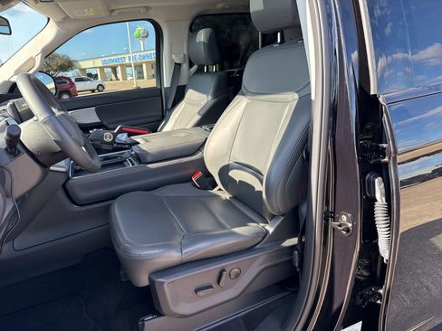 Used 2025 Ford Expedition Active image 12