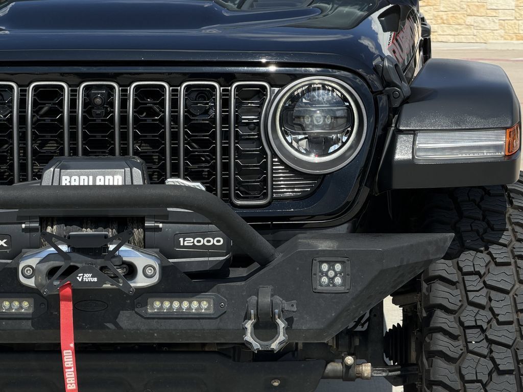 Used 2025 Jeep Gladiator Rubicon AWD/4WD image 8