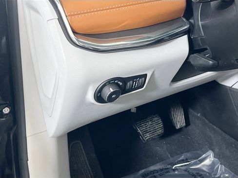 Used 2022 Jeep Compass Limited image 10