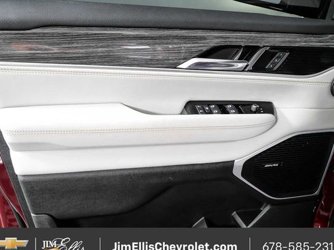 Used 2022 Jeep Wagoneer Series II w/ Premium Group I AWD/4WD image 6