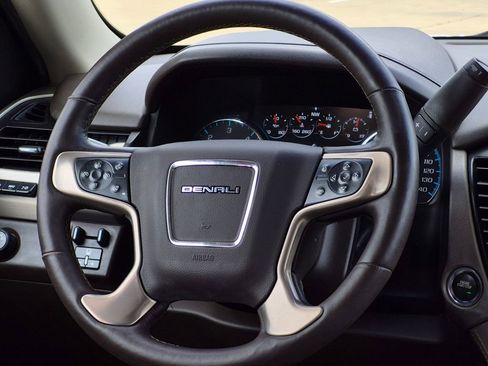 Used 2017 GMC Yukon XL Denali RWD image 14