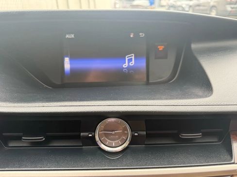 Used 2015 Lexus ES 350 ES 350 Sedan 4D w/ Premium Package image 18