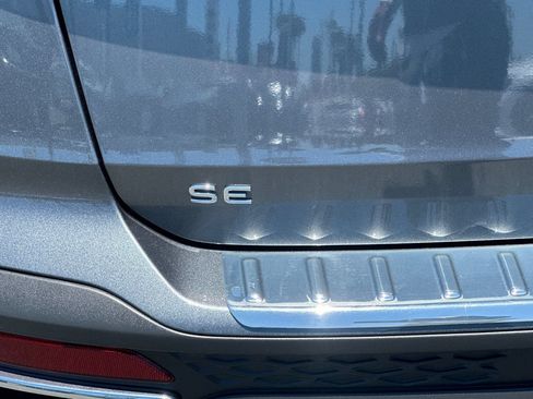 Used 2023 Volkswagen Taos SE w/ Panoramic Sunroof Package FWD image 28