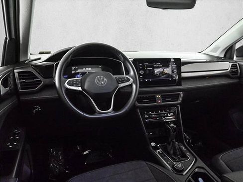 Used 2025 Volkswagen Taos SE AWD/4WD image 19