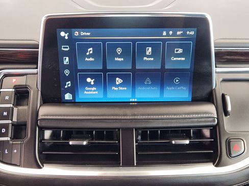 Certified 2024 Chevrolet Suburban LT RWD image 17