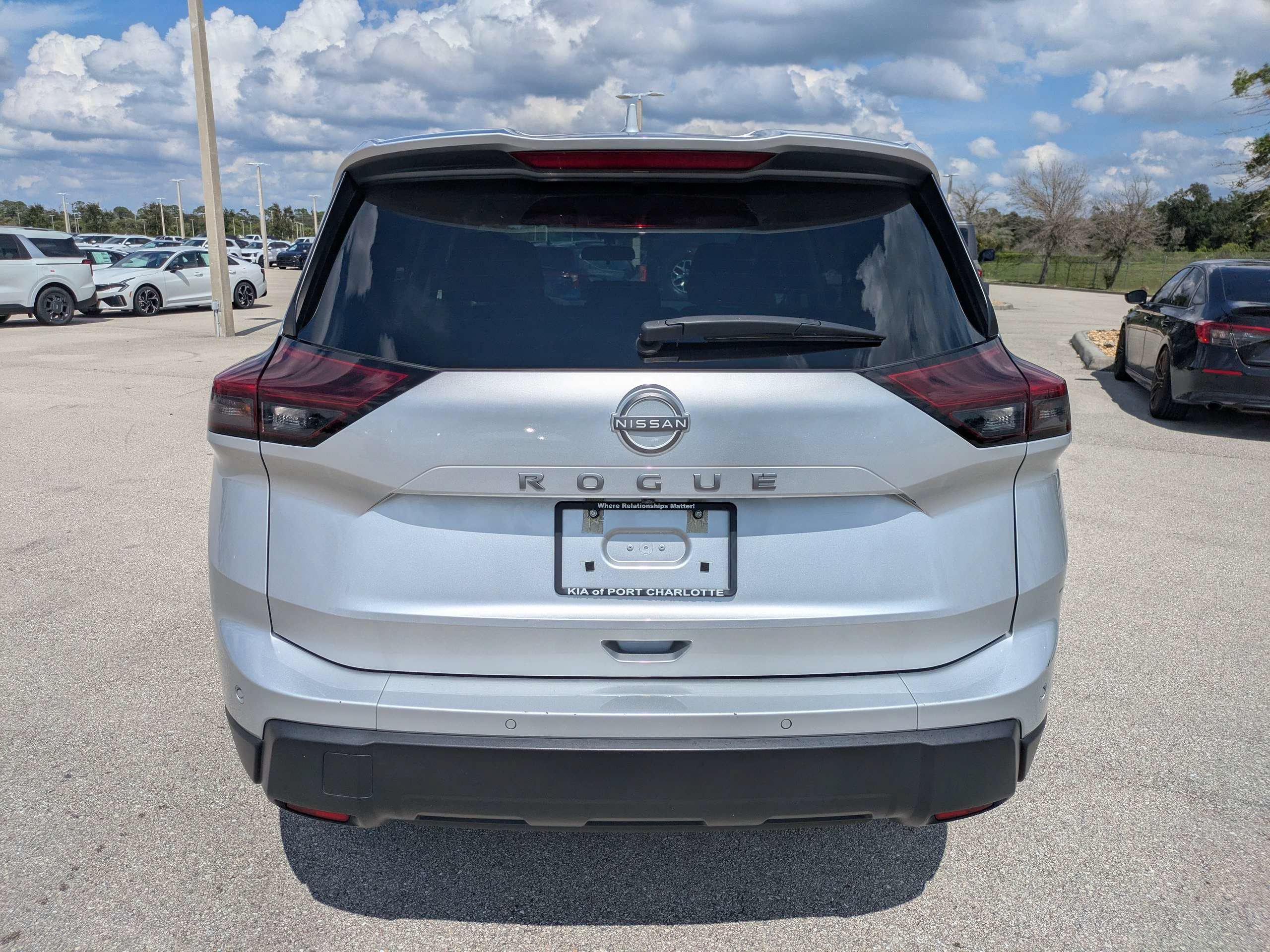 Used 2025 Nissan Rogue SV FWD image 8