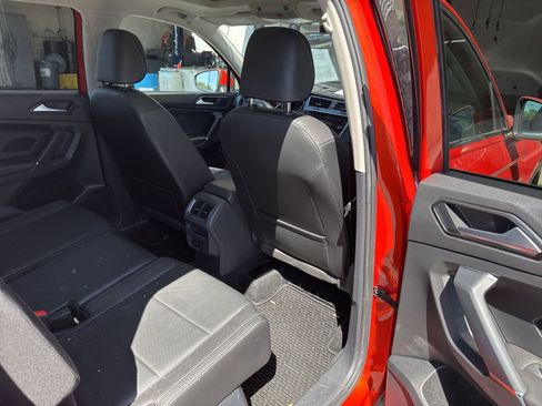 Used 2018 Volkswagen Tiguan SE w/ Panoramic Sunroof Package image 14