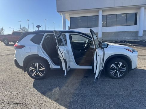 Used 2021 Nissan Rogue Platinum image 8