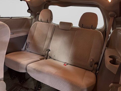 Used 2015 Toyota Sienna LE FWD image 21
