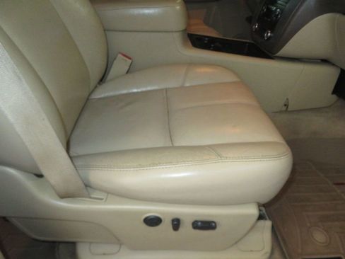 Used 2008 GMC Sierra 2500 SLT w/ EZ-Lift Tailgate Package RWD image 36