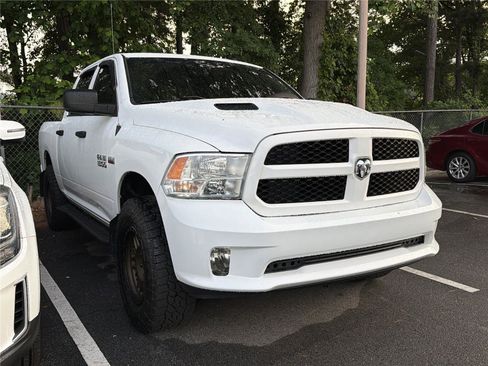 Used 2017 RAM 1500 Express AWD/4WD image 3