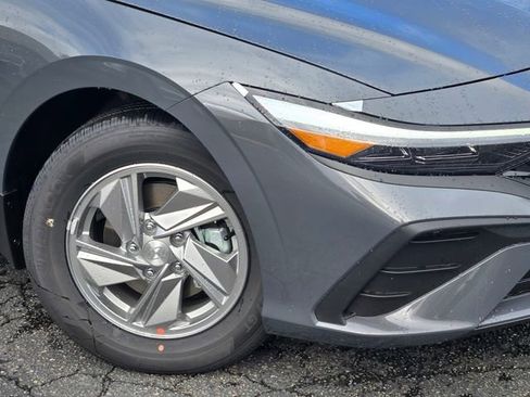New 2026 Hyundai Elantra SE image 9