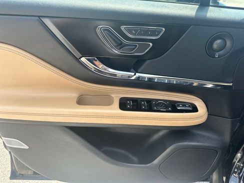 Used 2020 Lincoln Corsair Reserve w/ Elements Package FWD image 12