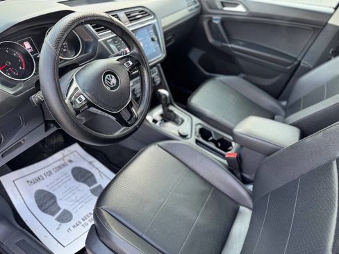 Used 2020 Volkswagen Tiguan SE image 8