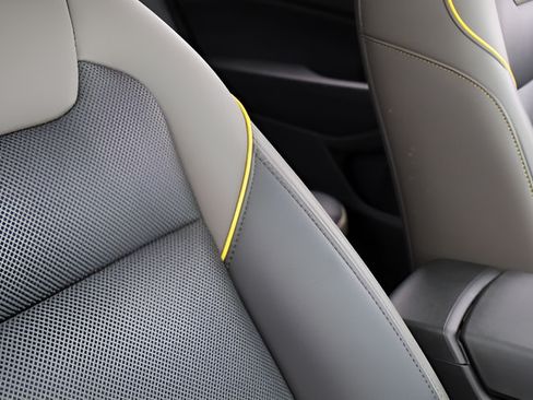 Used 2024 Chevrolet Trax ACTIV w/ Sunroof Package FWD image 17