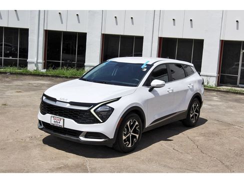Certified 2023 Kia Sportage EX FWD image 3