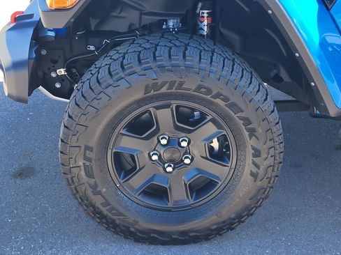Used 2022 Jeep Gladiator Mojave w/ Trailer Tow Package AWD/4WD image 9