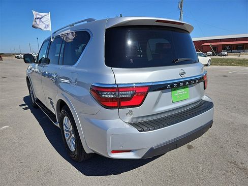Used 2024 Nissan Armada SV image 5