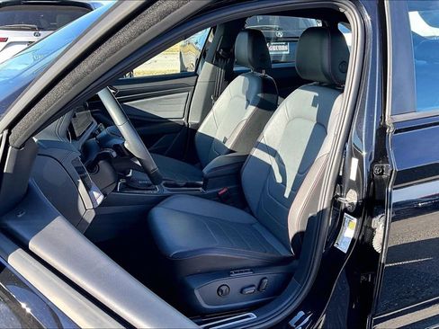 Used 2025 Volkswagen Jetta GLI Autobahn image 35